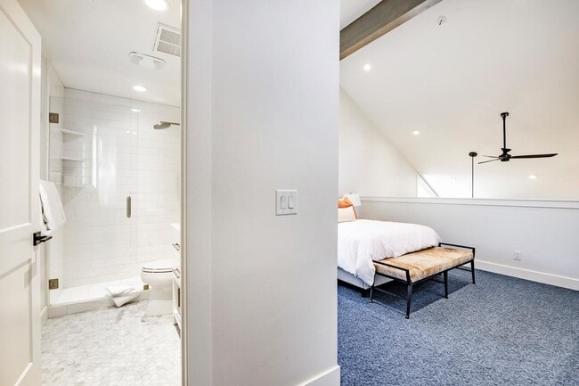 Building Photo - Luxury Condo Retreat at the base of Park C...