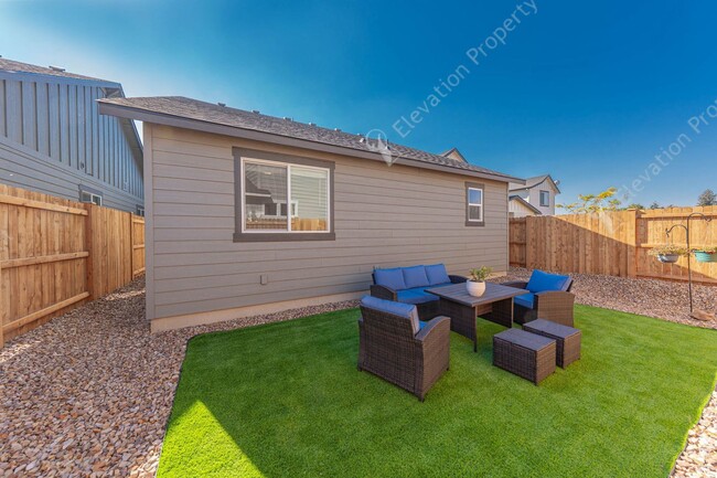 Building Photo - 2023 Hayden 3BR-2BA townhome in Redmond's ...