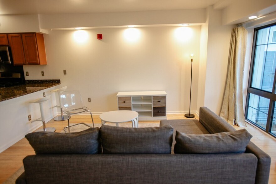 Building Photo - 7915 Eastern Ave