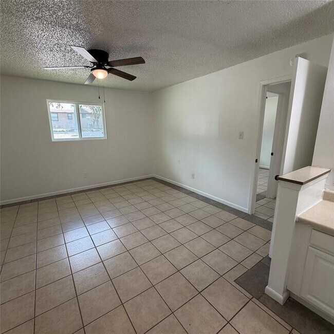 Building Photo - 1301 Greenlawn Pkwy