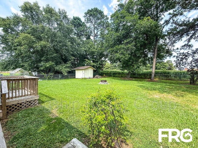 Building Photo - 910 Holloman St