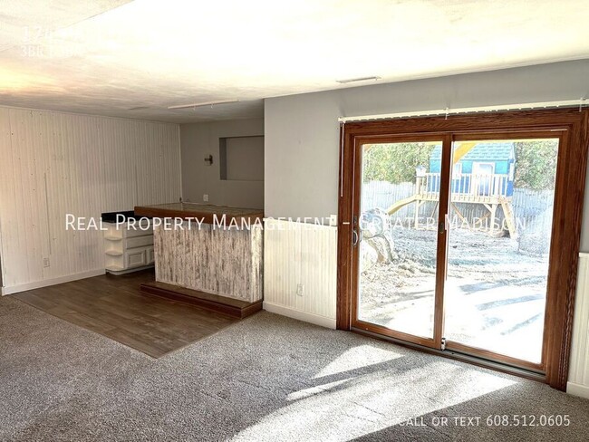 Building Photo - Beautiful split level house rental with 2 ...