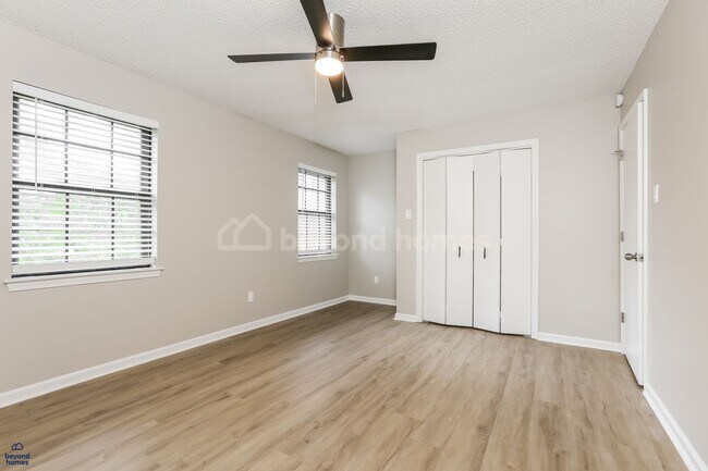 Building Photo - Recently renovated and highly desirable 4 bedroom / 2.5 bath home with 2,028 sq ft of space!