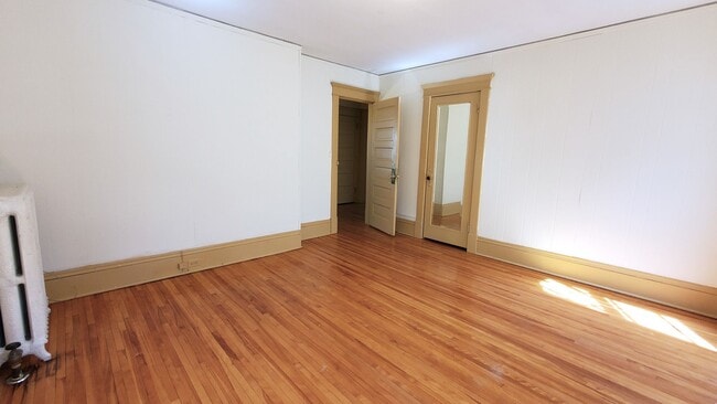 Building Photo - Charming 4-Bedroom Home in East Isles