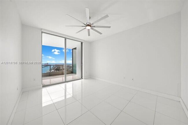 Building Photo - 900 Biscayne Blvd
