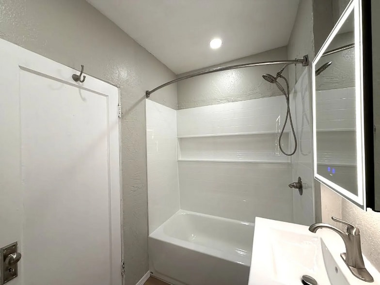 Building Photo - 1223 S J St