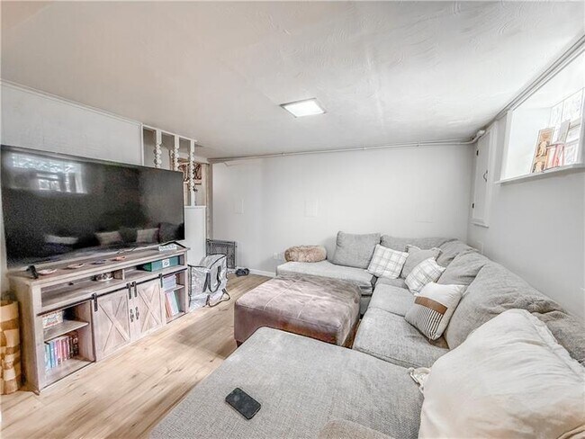 Building Photo - 92 Claireview Dr