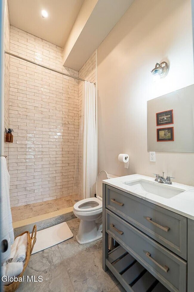 Building Photo - 240 Washington Ave