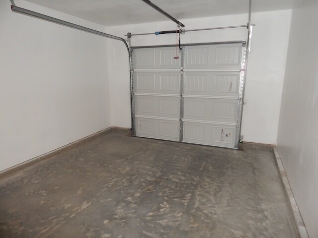 Building Photo - 207 Oakmont Valley Trl