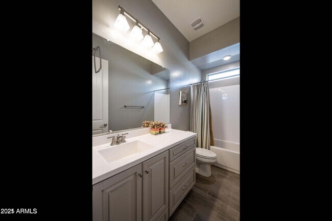 Building Photo - 3862 E Bart St