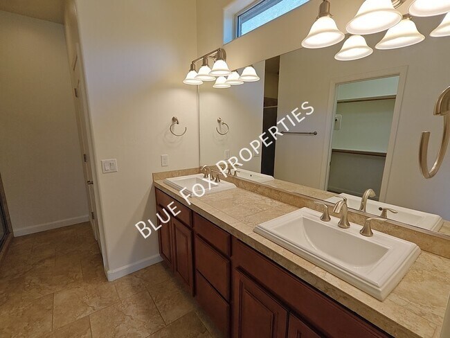 Building Photo - 12812 N Camino Vieja Rancheria