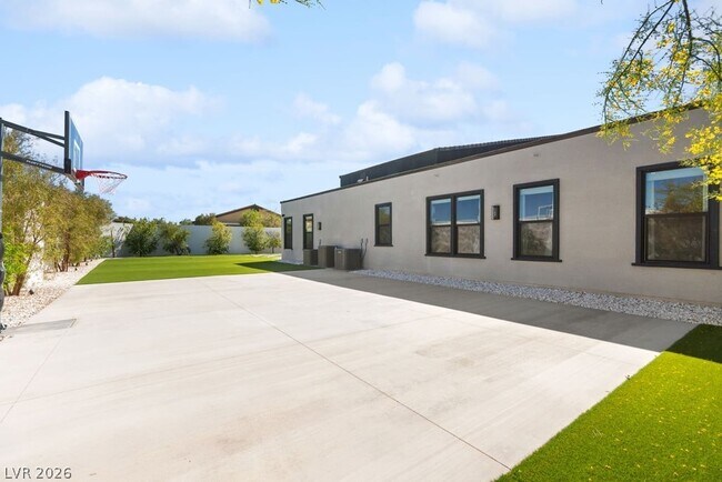 Building Photo - 4315 N Dapple Gray Rd