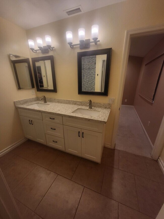 Building Photo - REALLY Cute 4 BR in The Vineyard with RV Parking - 11,000sf Lot + Designer Touches