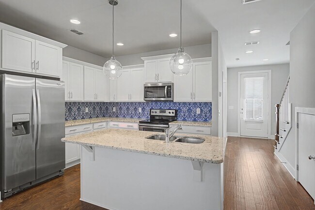 Building Photo - 766 Cottage Park Dr