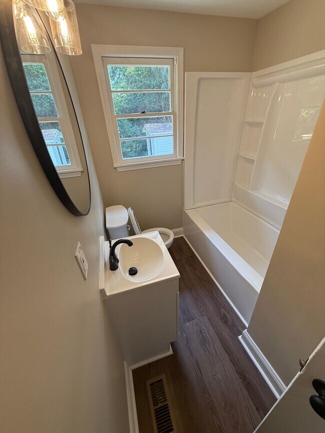 Building Photo - New on Newberg