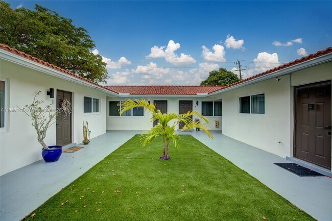 Building Photo - 1750 NE 56th Ct