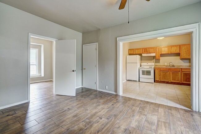 Building Photo - Renovated 3-Bed Gem Minutes from OU & Camp...