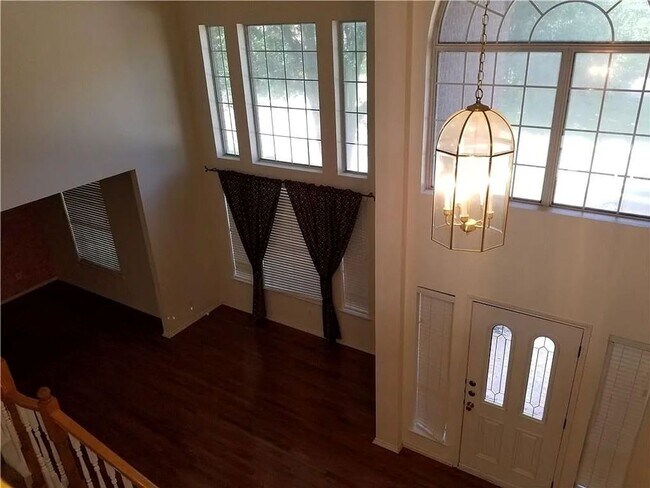 Building Photo - Stunning 5-Bedroom, 3-Bath Home with Over ...