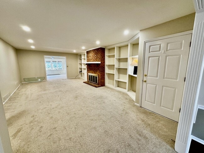 Building Photo - 2948a Candlelight Way