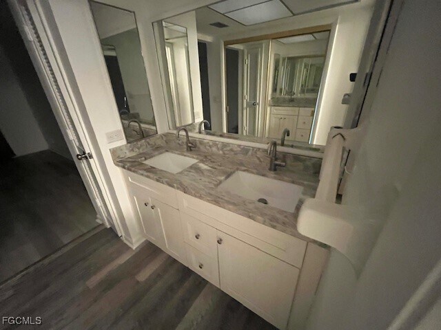 Building Photo - 12498 Riverside Dr