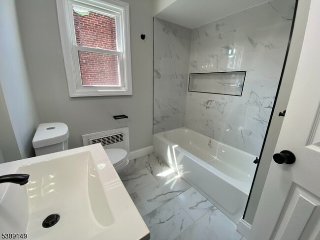 Building Photo - 905 Sanford Ave