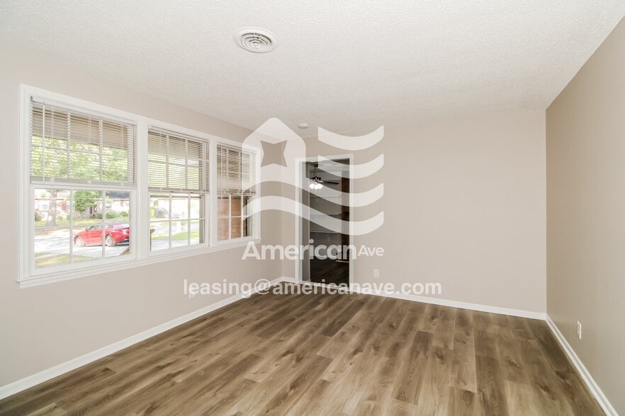 Building Photo - 200 Bob White Ave