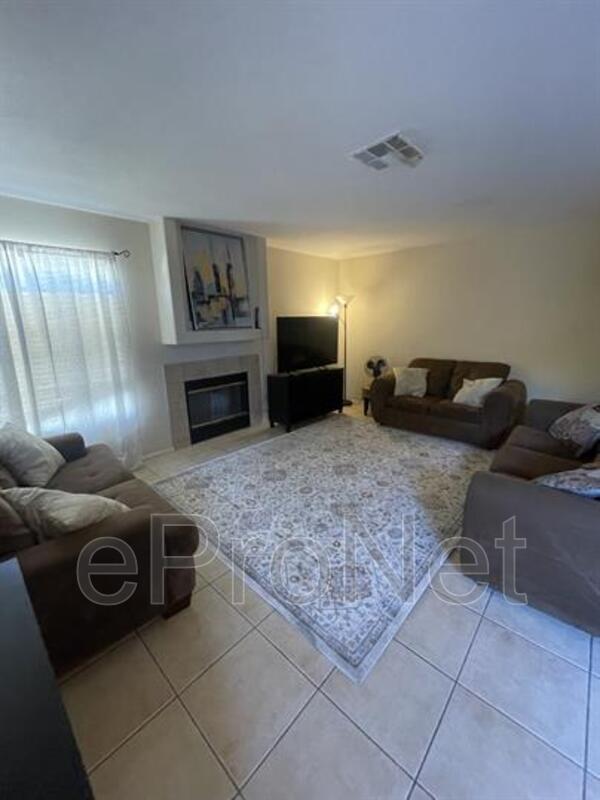 Building Photo - 2760 Stargate St