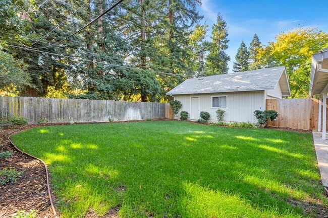 Building Photo - 2124 Maryal Dr