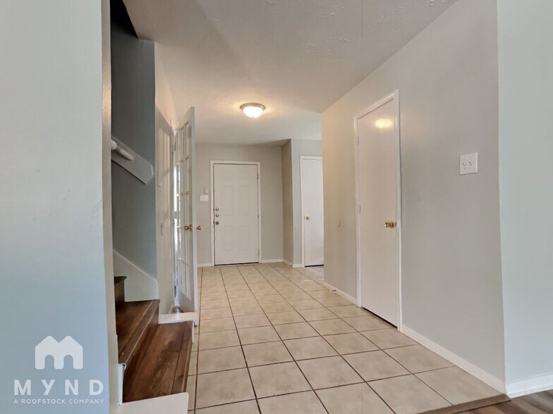 Building Photo - 22715 Tara Way Dr