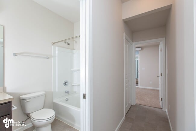 Building Photo - 150 Willow View Circle