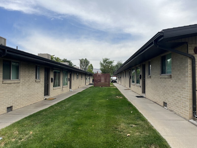 Building Photo - 863 Logan Ave S