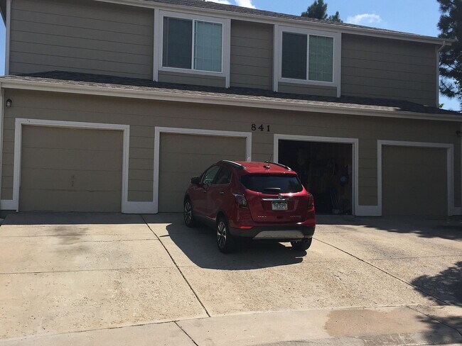 Primary Photo - 2 Bedroom with Garage for Rent