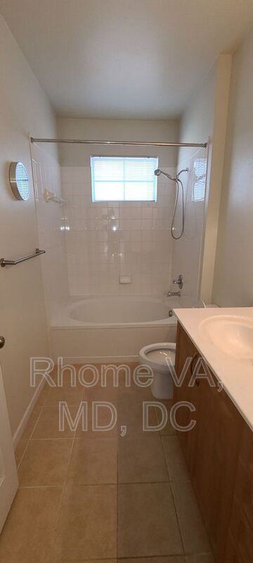 Building Photo - 12917 Centre Park Cir