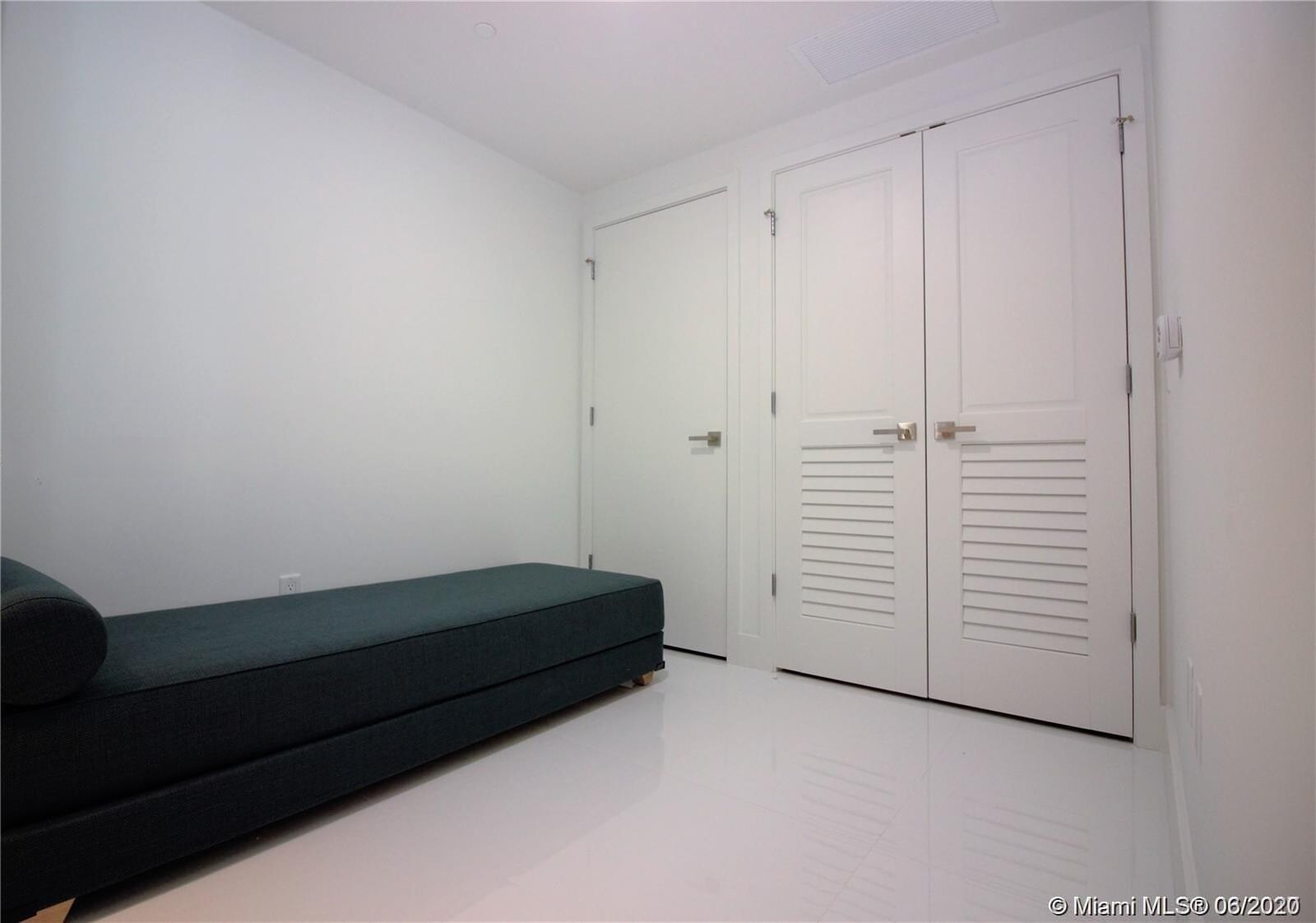 Building Photo - 1080 Brickell Ave