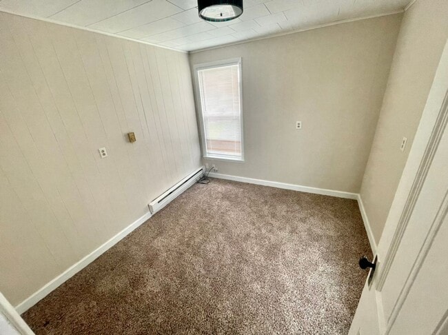 Building Photo - Nice 3 bed 1.5 bath house!