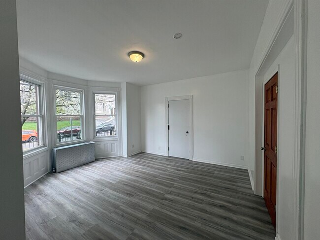 Building Photo - 139 Clifton Ave