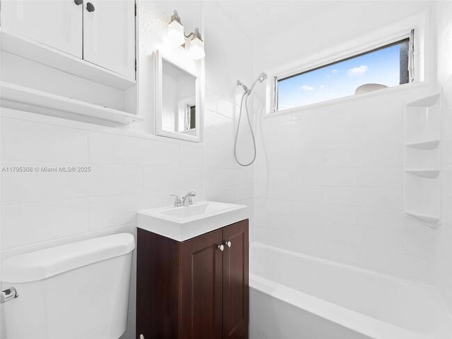 Building Photo - 1311 N 19th Ave