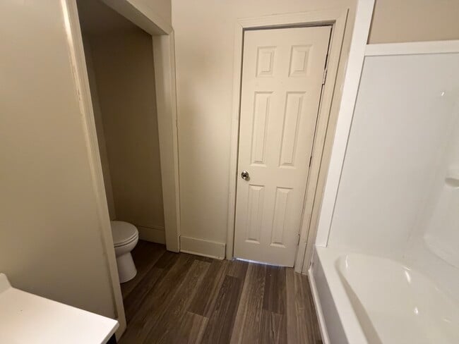 Building Photo - 601 W Woodbury St