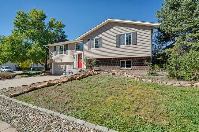 Building Photo - 6891 S Quince St