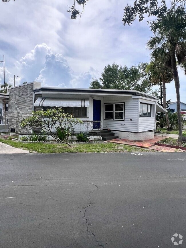 Building Photo - Regency Cove 55+ Gated Community - Stunnin...