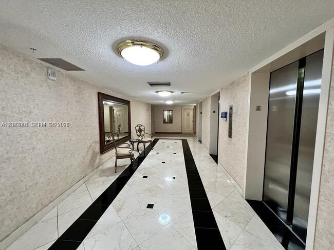 Building Photo - 2030 S Ocean Dr