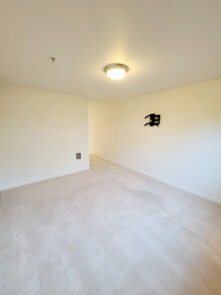 Building Photo - 780 NW 185th Ave