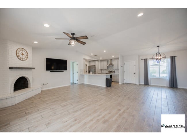 Building Photo - Beautiful 3/2 Scottsdale House - Oasis with Pool!