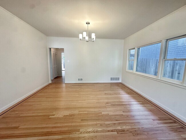 Building Photo - Charming 2-3bd Bungalow w/Pool in San Rafael
