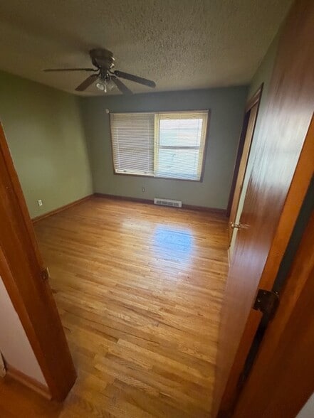 Building Photo - 720 N Crestline St