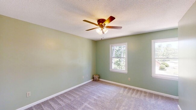 Building Photo - 4130 Knollcrest Cir N