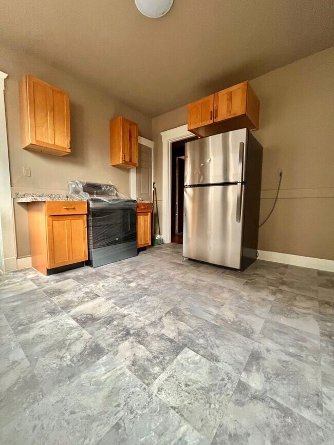 Building Photo - 49-49 Pendleton St