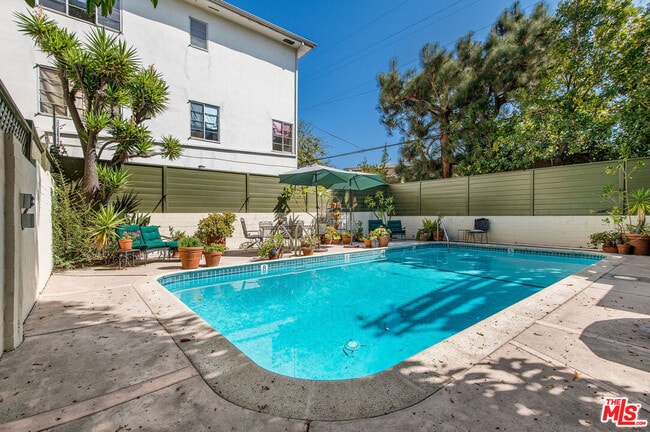 Building Photo - 846 S Lucerne Blvd