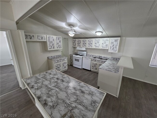 Building Photo - 2916 Gavilan Ln