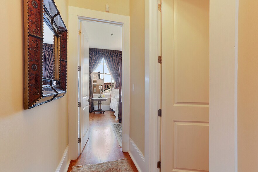 Building Photo - 531 Bienville St